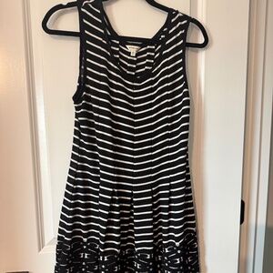 Max Studio Black & White Sleevless Dress Sz: Large